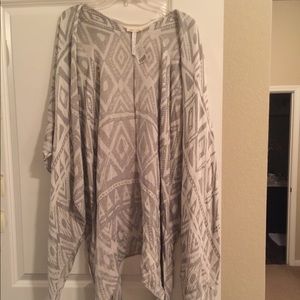 NWT!! Grey/white shawl